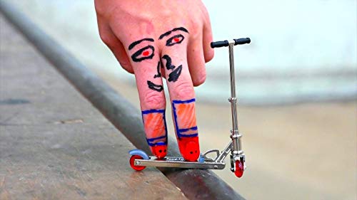 Mini Pro Skate Park X-TREM Rider Shop Set by Grip & Tricks
