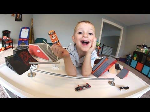 Quarterpipe Skate Park Mini Pro Set with Ramp, Quarterpipe and Skateboard by Grip & Tricks