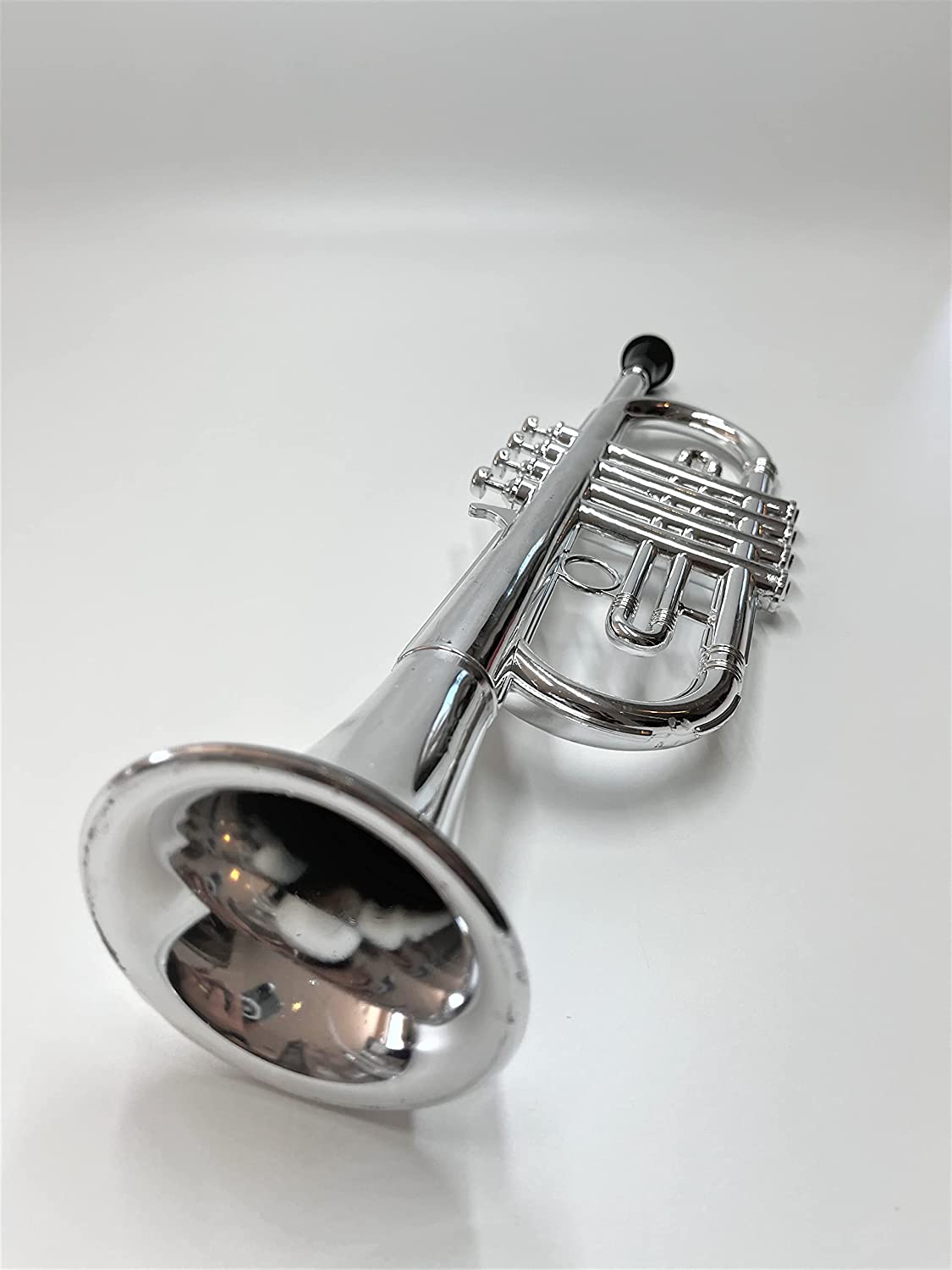 TOY Instruments Set Trumpet, Saxophone and Clarient with standard keys in perfect pitch are easy and intuitive to create real music. Instruments measures 16 inches in length.
