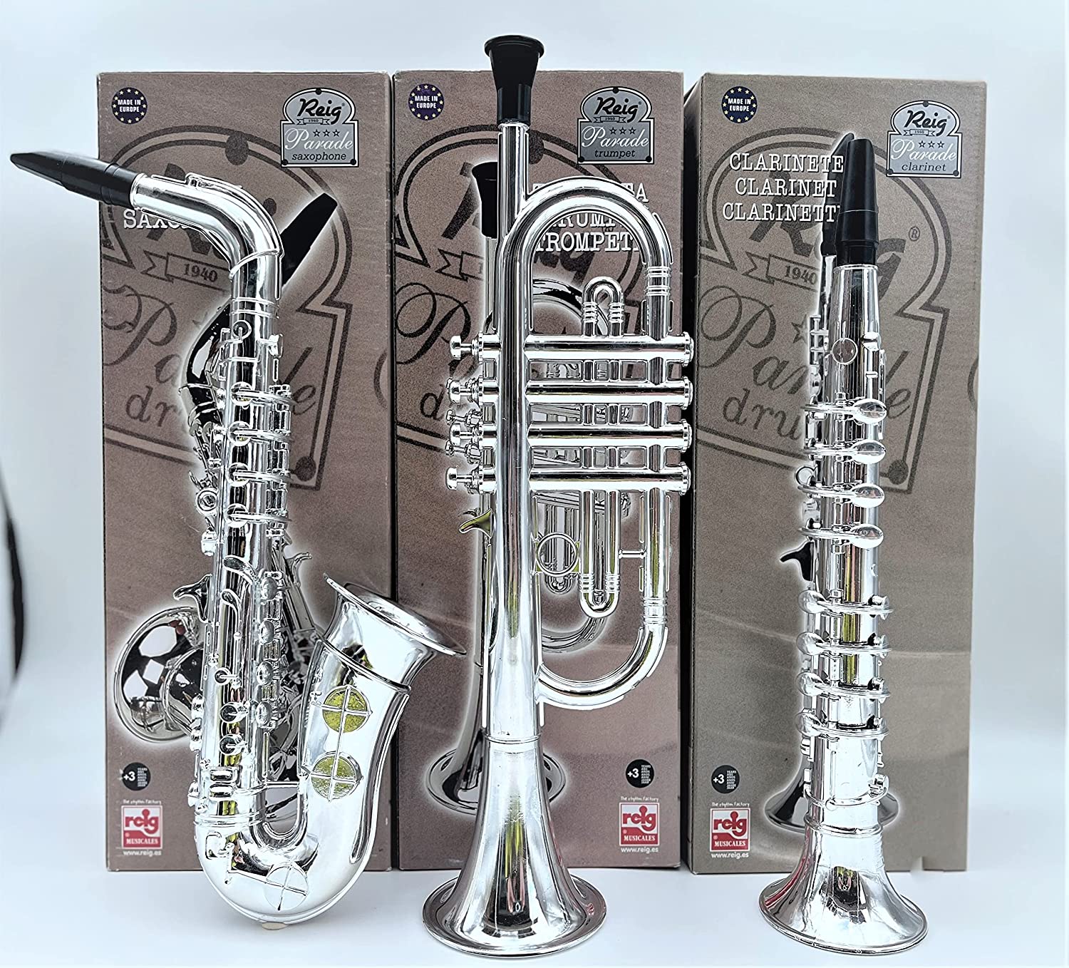TOY Instruments Set Trumpet, Saxophone and Clarient with standard keys in perfect pitch are easy and intuitive to create real music. Instruments measures 16 inches in length.