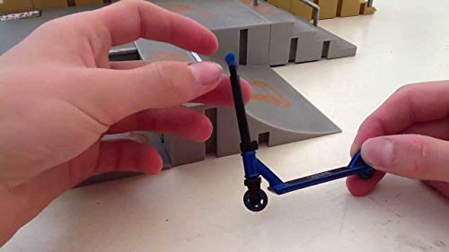 Mini Pro Skate Park X-TREM Rider Shop Set by Grip & Tricks